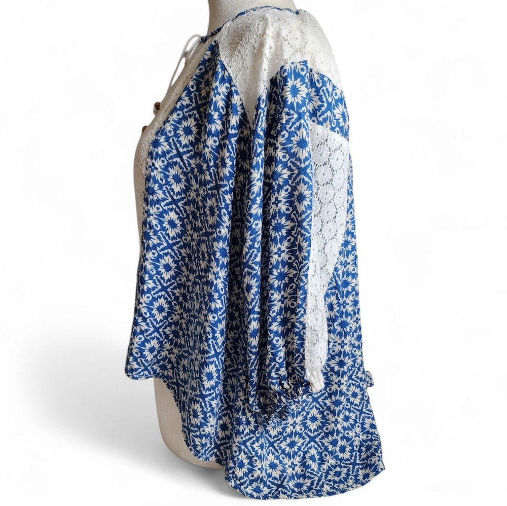 Selfie Couture Blue and White Floral Lace  Women's Top - Picture 3 of 9